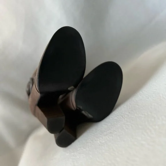 BCBG Size 7M Taupe Leather/Suede Booties - Picture 14 of 16